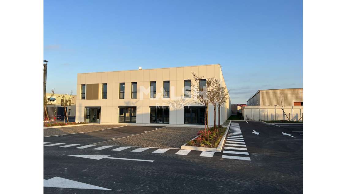 Local d'activités 325m² à louer à Décines-Charpieu