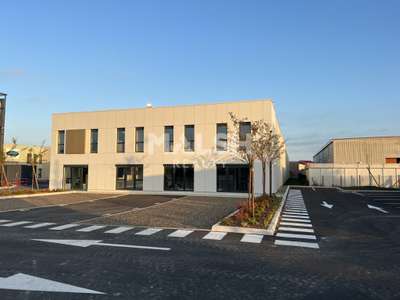 Local d'activités 325m² à louer à Décines-Charpieu