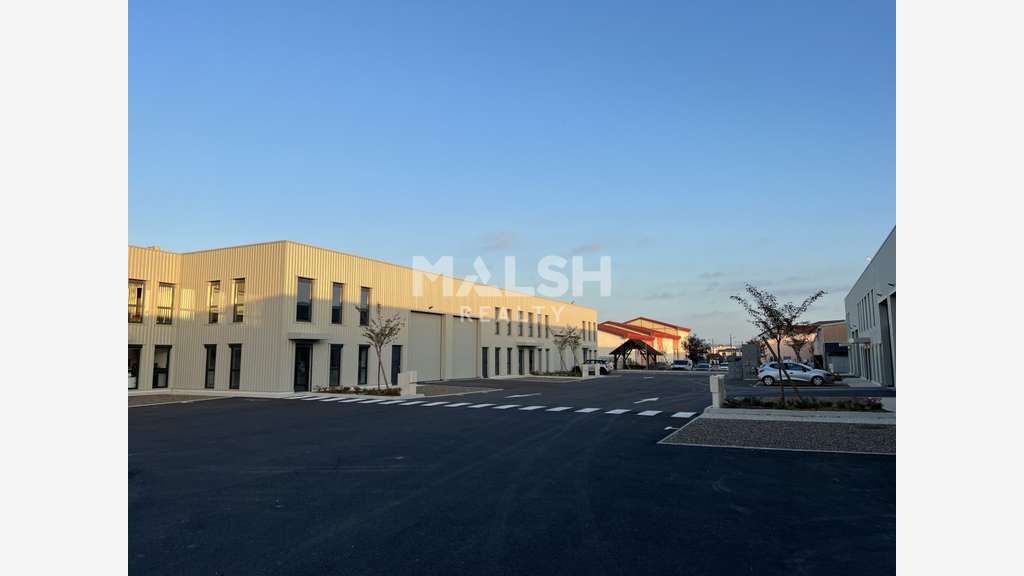 Local d'activités 325m² à louer à Décines-Charpieu