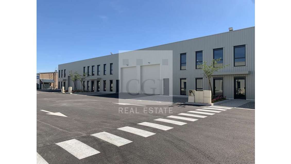 A louer local d'activité neuf ZAC Décines-Charpieu