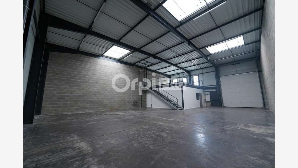 Local d'activité 319m² à louer à Décines-Charpieu