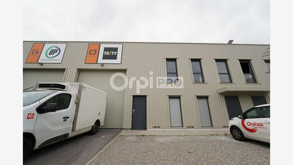 Local d'activité 319m² à louer à Décines-Charpieu
