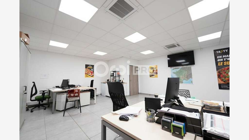 Local d'activité 319m² à louer à Décines-Charpieu