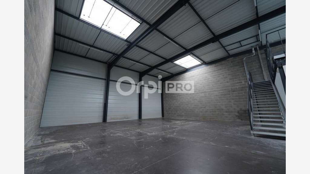 Local d'activité 319m² à louer à Décines-Charpieu