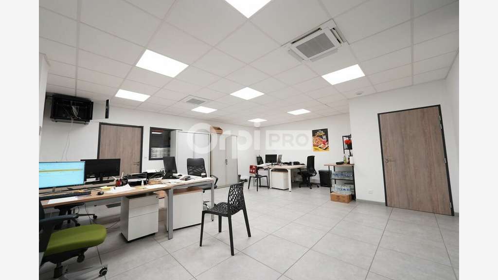 Local d'activité 319m² à louer à Décines-Charpieu