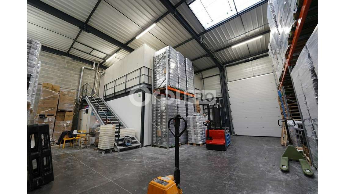 Local d'activité 319m² à louer à Décines-Charpieu