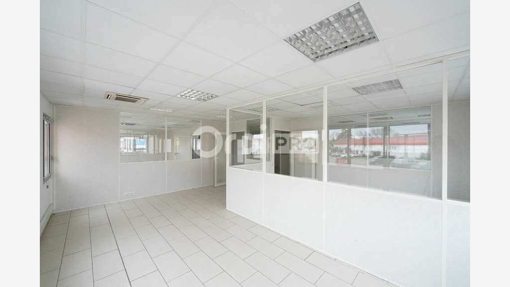 Bureaux 274m² à louer à Décines-Charpieu