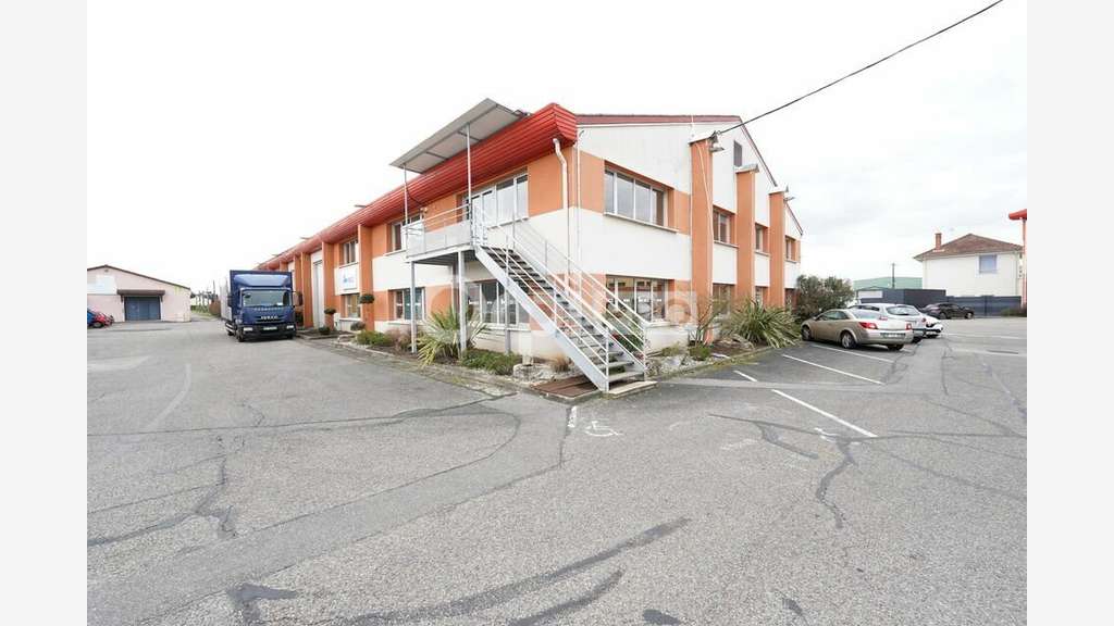 Bureaux 274m² à louer à Décines-Charpieu