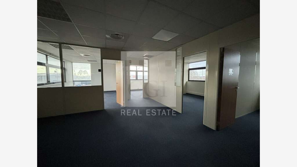 Local d'activité 733m² à louer à Décines-Charpieu