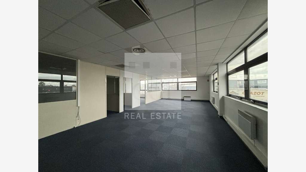Local d'activité 733m² à louer à Décines-Charpieu