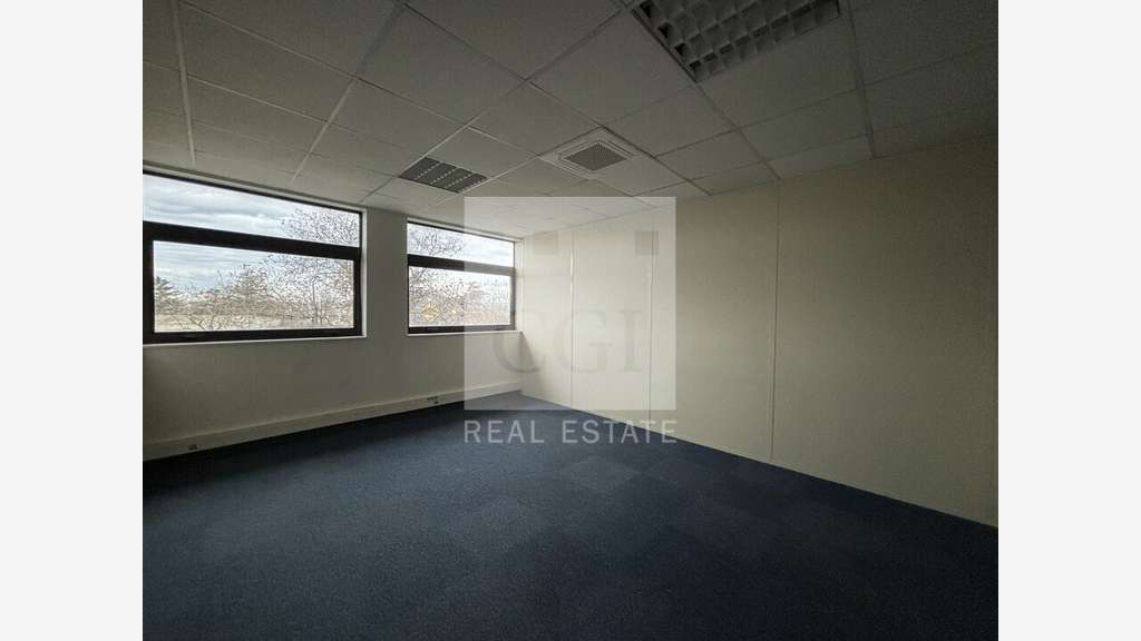 Local d'activité 733m² à louer à Décines-Charpieu