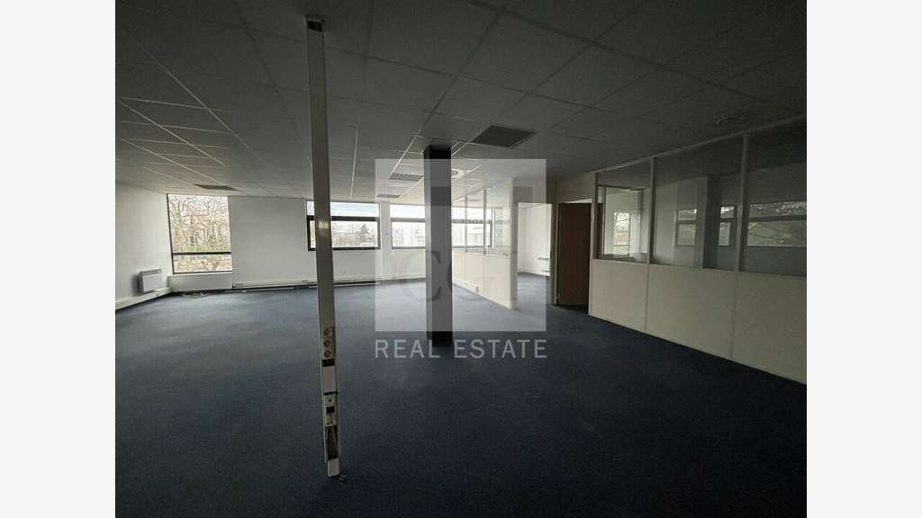 Local d'activité 733m² à louer à Décines-Charpieu
