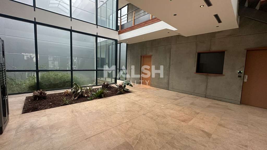 Bâtiment 3099m² à louer à Décines-Charpieu