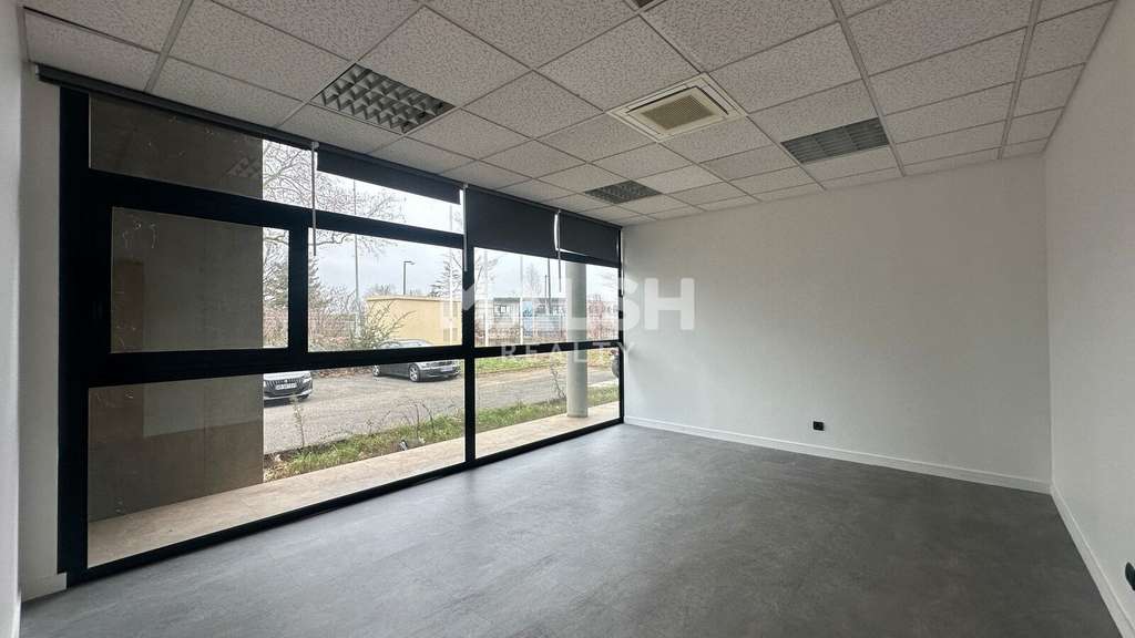 Bâtiment 3099m² à louer à Décines-Charpieu