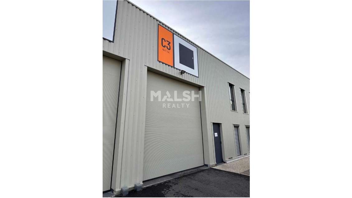 Local d'activités récent 319m² à Décines-Charpieu