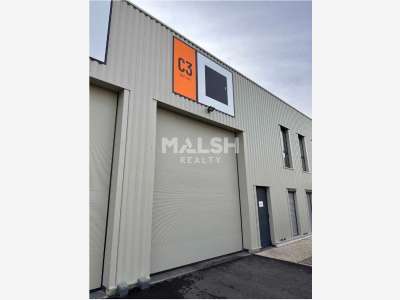 Local d'activités récent 319m² à Décines-Charpieu