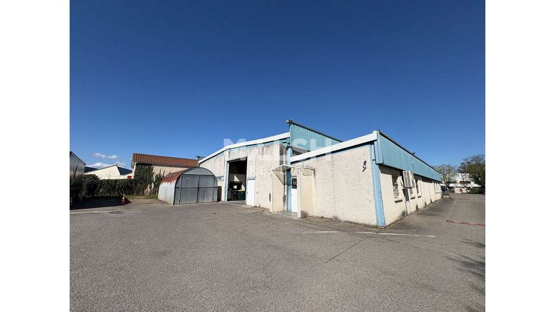 Locaux 372m² à louer à Décines-Charpieu 7 chemins