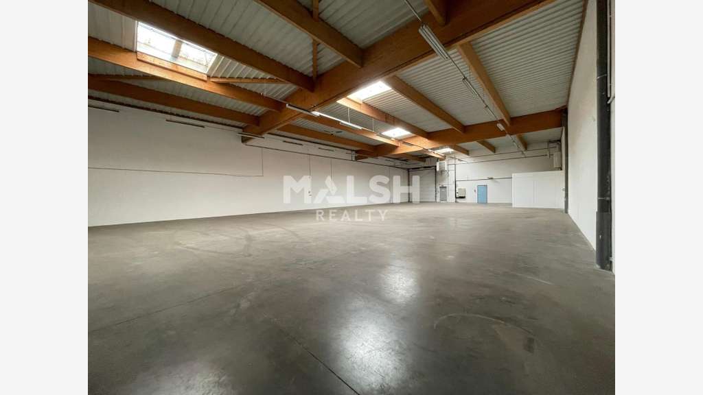 A louer local d'activités 645m² à Décines Charpieu