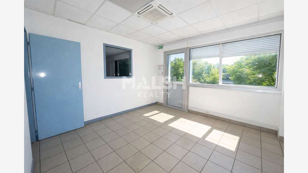 A louer local d'activités 645m² à Décines Charpieu
