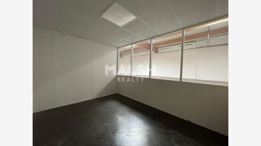 A louer local d'activités 645m² à Décines Charpieu