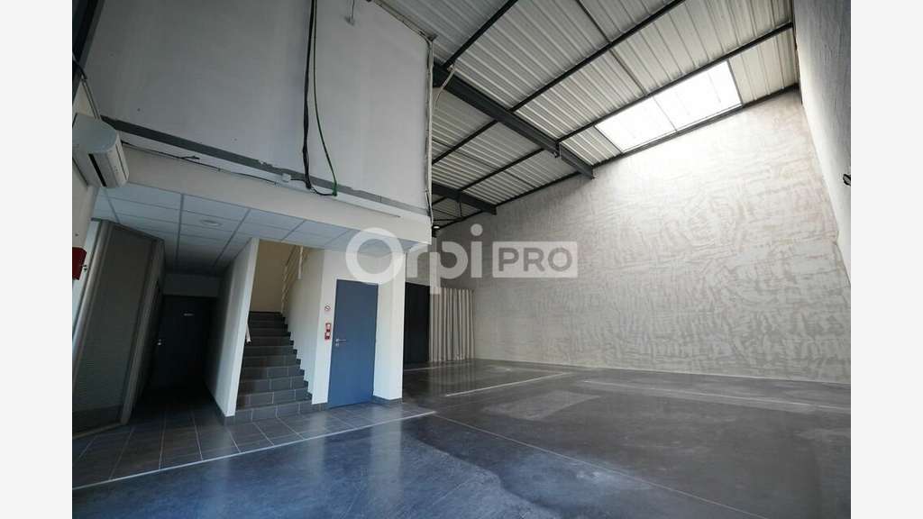 A louer local d'activité 225m² à Décines-Charpieu