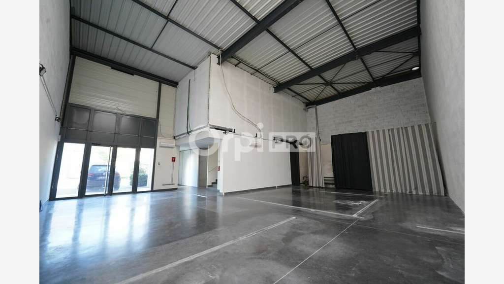 A louer local d'activité 225m² à Décines-Charpieu