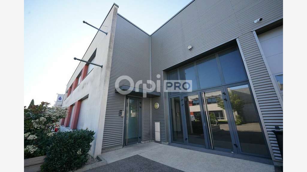 A louer local d'activité 225m² à Décines-Charpieu