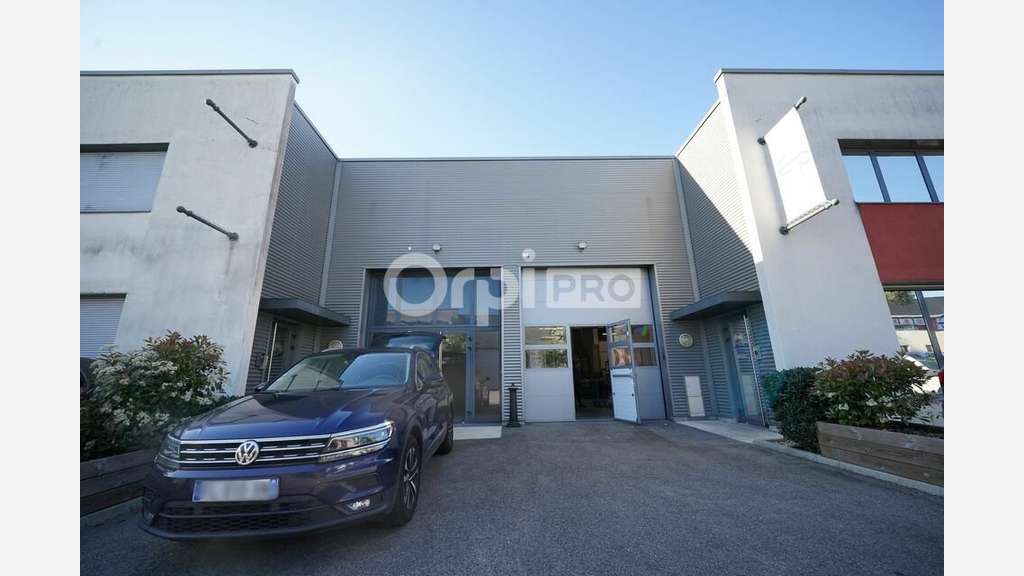A louer local d'activité 225m² à Décines-Charpieu