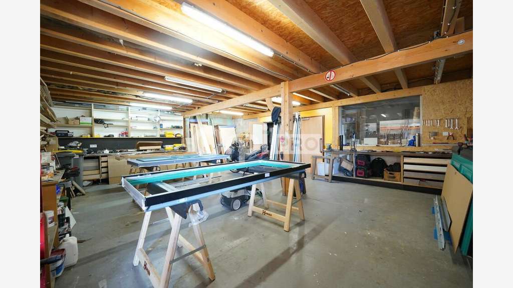 Local d'activité 300m² à louer à Décines-Charpieu