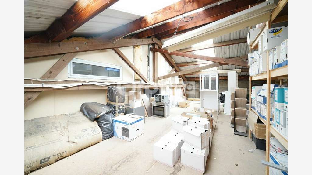 Local d'activité 300m² à louer à Décines-Charpieu