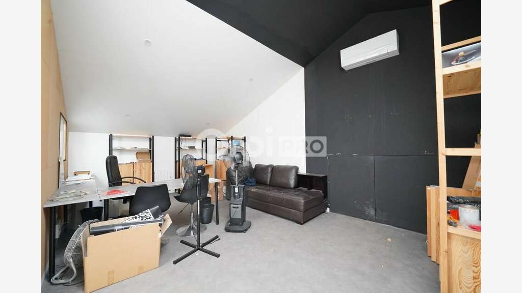 Local d'activité 300m² à louer à Décines-Charpieu