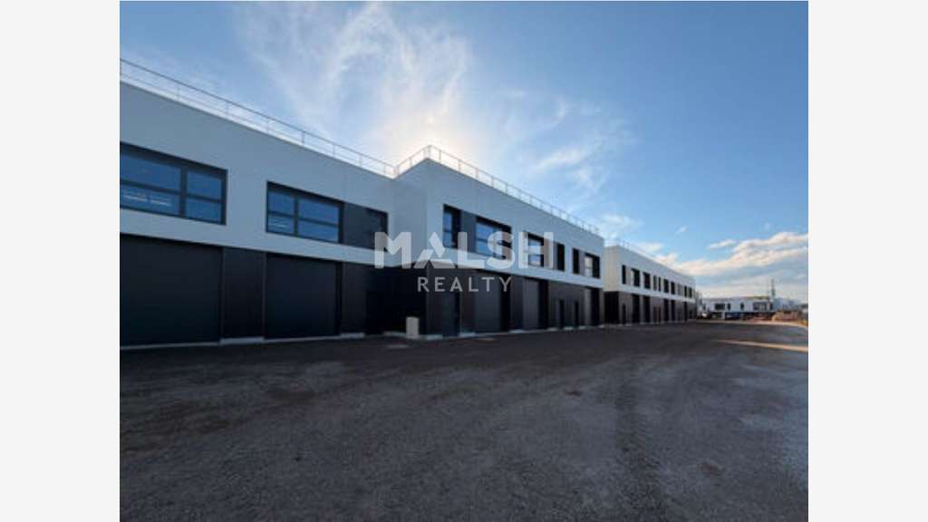 Locaux neufs 2217m² à louer à Décines-Charpieu
