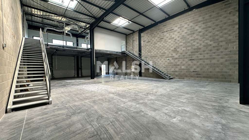 Locaux neufs 2217m² à louer à Décines-Charpieu