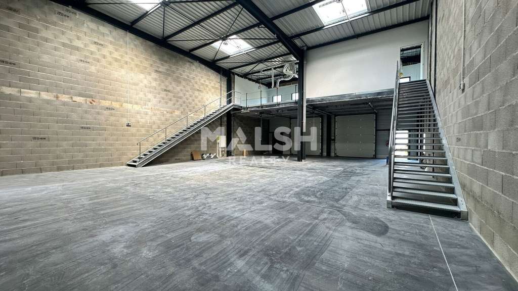 Locaux neufs 2217m² à louer à Décines-Charpieu