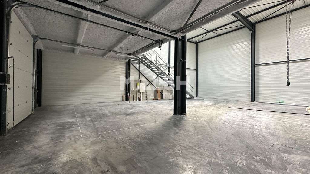 Locaux neufs 2217m² à louer à Décines-Charpieu