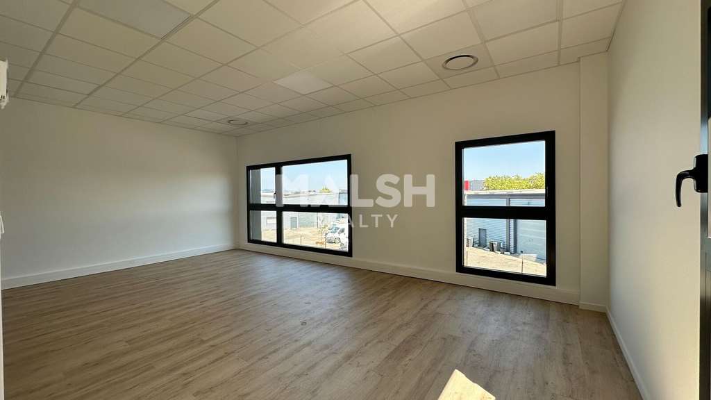 Locaux neufs 2217m² à louer à Décines-Charpieu