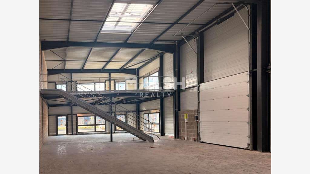 Locaux neufs 2217m² à louer à Décines-Charpieu