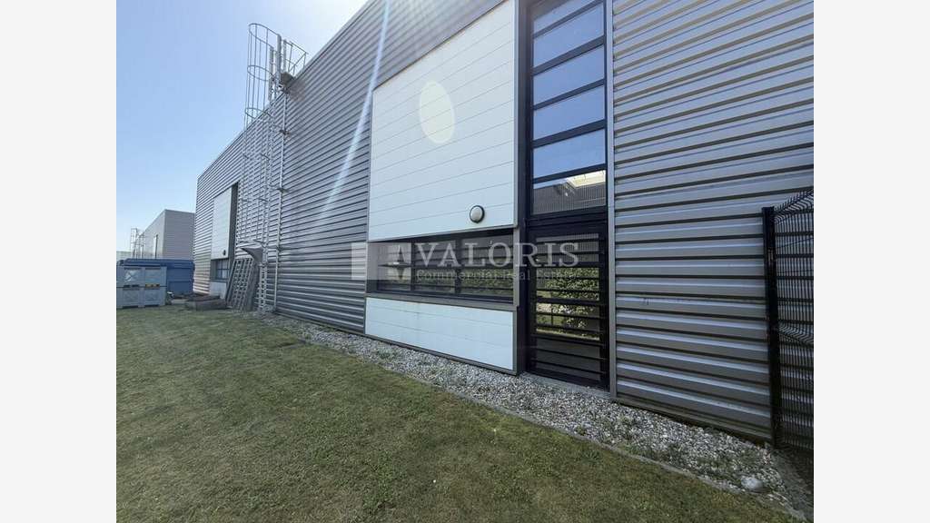 Cellule d'activité 491m² à Décines-Charpieu