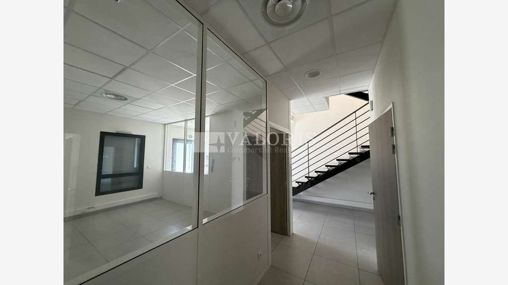 Cellule d'activité 491m² à Décines-Charpieu