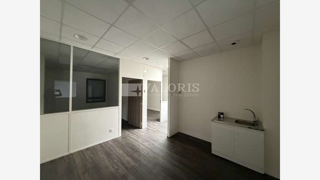 Cellule d'activité 491m² à Décines-Charpieu