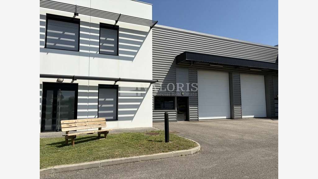 Cellule d'activité 491m² à Décines-Charpieu