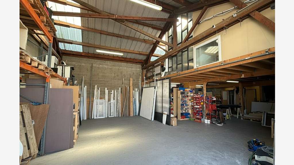 Local d'activité ZI La Soie à Décines-Charpieu
