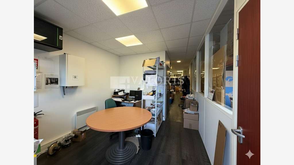 Local 200m² à Décines-Charpieu Av Roosevelt 