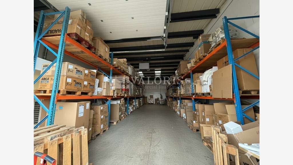 Local 200m² à Décines-Charpieu Av Roosevelt 