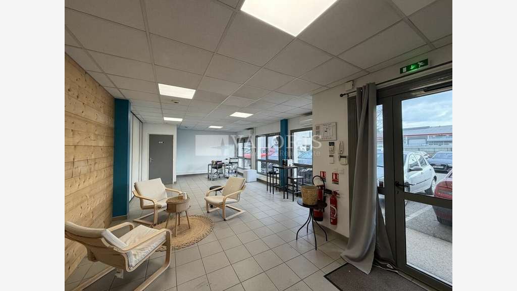 Local d'activité à Décines-Charpieu Av Roosevelt 
