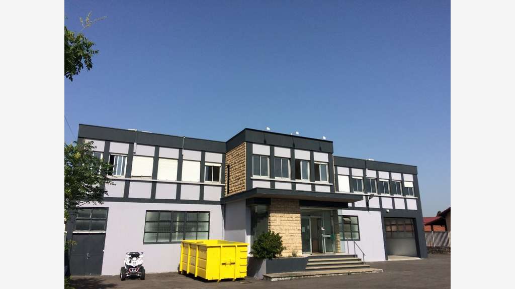 Bâtiment industriel 2300m² à Décines-Charpieu
