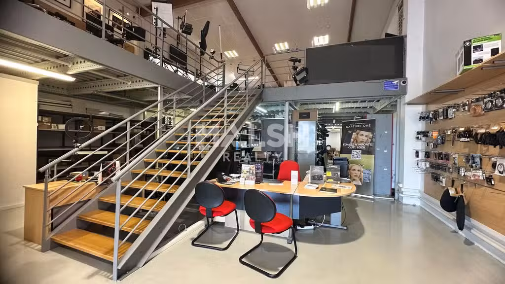 A louer local d'activités 394m² à Decines Charpieu