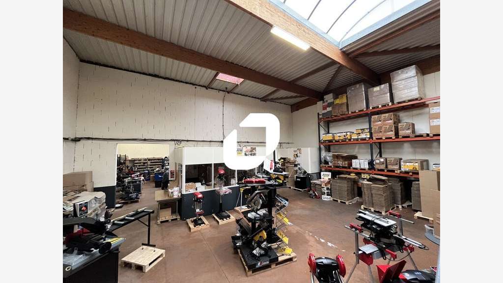 A louer Local d'activité 797m² Decines charpieu