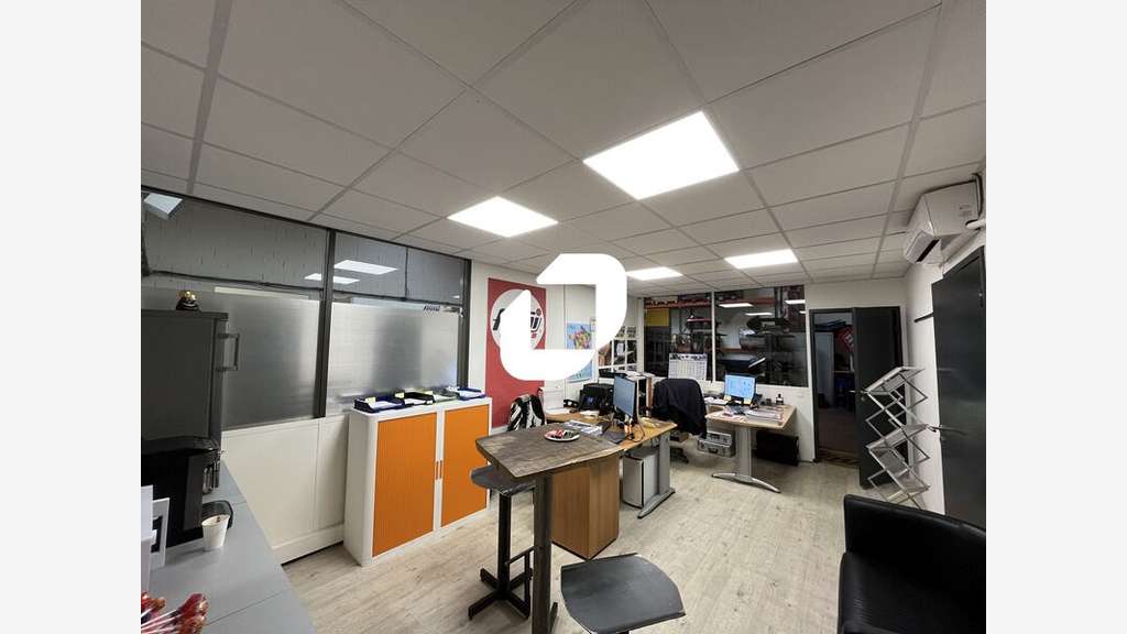A louer Local d'activité 797m² Decines charpieu