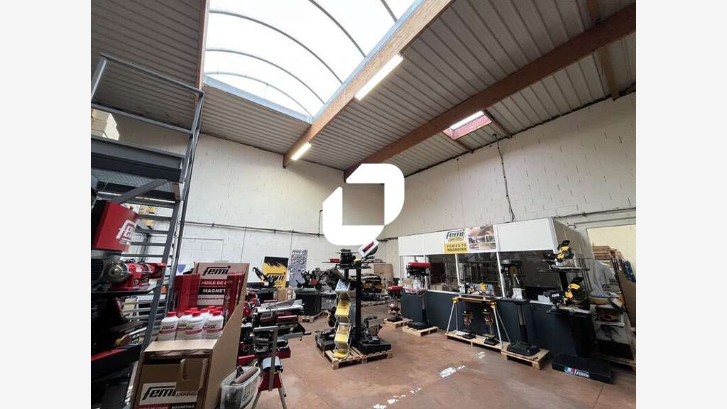 A louer Local d'activité 797m² Decines charpieu